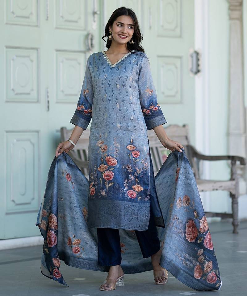 Women Floral Printed Regular Beads and Stones Kurta with Trousers & With Dupatta