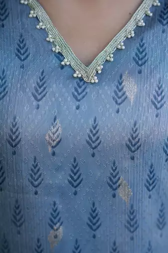 Women Floral Printed Regular Beads and Stones Kurta with Trousers & With Dupatta