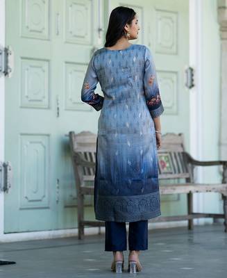 Women Floral Printed Regular Beads and Stones Kurta with Trousers & With Dupatta 3