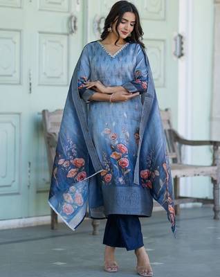 Women Floral Printed Regular Beads and Stones Kurta with Trousers & With Dupatta 4