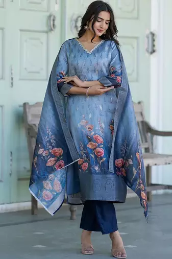 Women Floral Printed Regular Beads and Stones Kurta with Trousers & With Dupatta