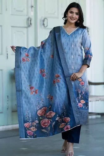 Women Floral Printed Regular Beads and Stones Kurta with Trousers & With Dupatta