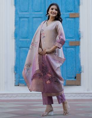 Women Floral Printed Regular Thread Work Kurta with Trousers & With Dupatta 3