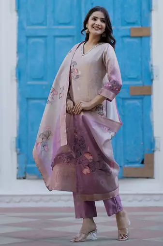 Women Floral Printed Regular Thread Work Kurta with Trousers & With Dupatta