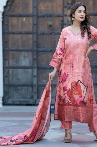 Women Floral Printed Regular Kurta with Trousers & With Dupatta