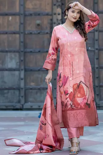 Women Floral Printed Regular Kurta with Trousers & With Dupatta