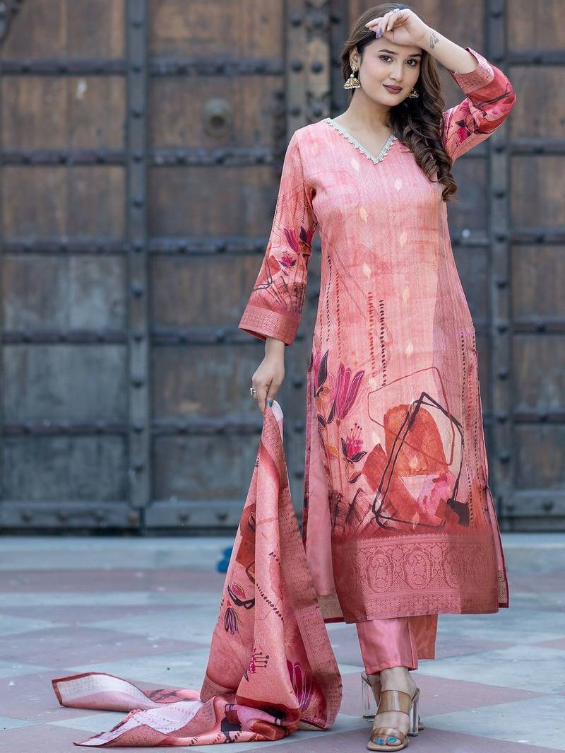 Women Floral Printed Regular Kurta with Trousers & With Dupatta