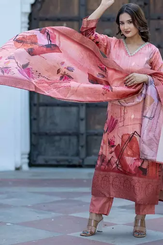 Women Floral Printed Regular Kurta with Trousers & With Dupatta