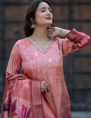 Women Floral Printed Regular Kurta with Trousers & With Dupatta 7