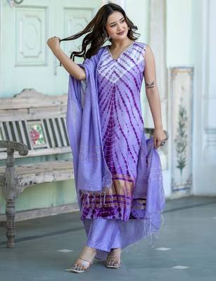 Women Dyed Regular Pure Silk Kurta with Trousers & With Dupatta 1