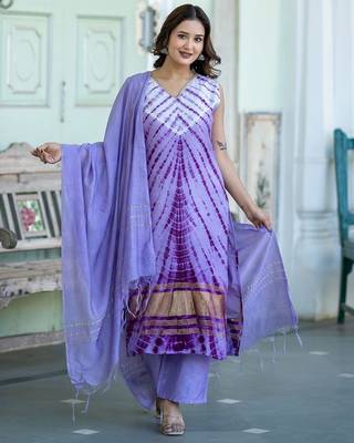 Women Dyed Regular Pure Silk Kurta with Trousers & With Dupatta 3