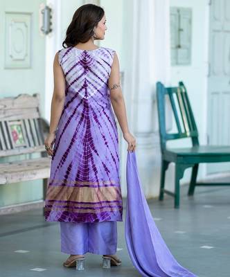 Women Dyed Regular Pure Silk Kurta with Trousers & With Dupatta 5