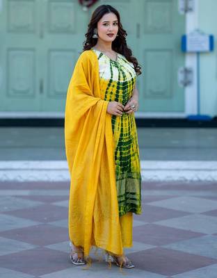 Women Dyed Regular Thread Work Pure Silk Kurta with Trousers & With Dupatta 3
