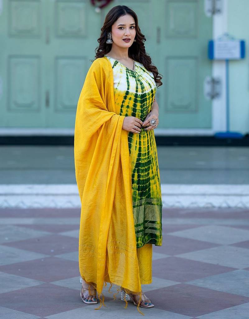 Women Dyed Regular Thread Work Pure Silk Kurta with Trousers & With Dupatta