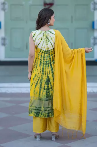 Women Dyed Regular Thread Work Pure Silk Kurta with Trousers & With Dupatta