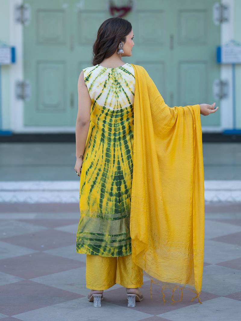 Women Dyed Regular Thread Work Pure Silk Kurta with Trousers & With Dupatta