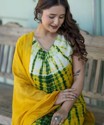 Women Dyed Regular Thread Work Pure Silk Kurta with Trousers & With Dupatta 7