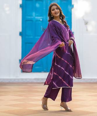 Women Dyed Regular Pure Silk Kurta with Trousers & With Dupatta 3