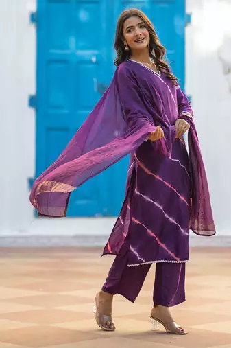 Women Dyed Regular Pure Silk Kurta with Trousers & With Dupatta