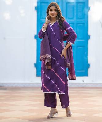 Women Dyed Regular Pure Silk Kurta with Trousers & With Dupatta 4