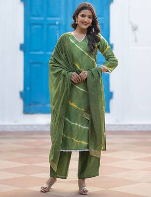 Women Dyed Regular Pure Silk Kurta with Trousers & With Dupatta 1