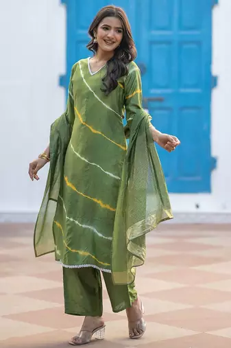 Women Dyed Regular Pure Silk Kurta with Trousers & With Dupatta