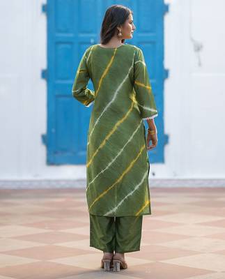 Women Dyed Regular Pure Silk Kurta with Trousers & With Dupatta 5