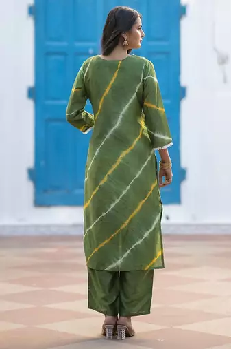 Women Dyed Regular Pure Silk Kurta with Trousers & With Dupatta