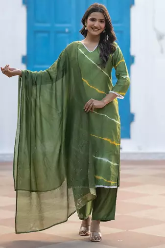 Women Dyed Regular Pure Silk Kurta with Trousers & With Dupatta
