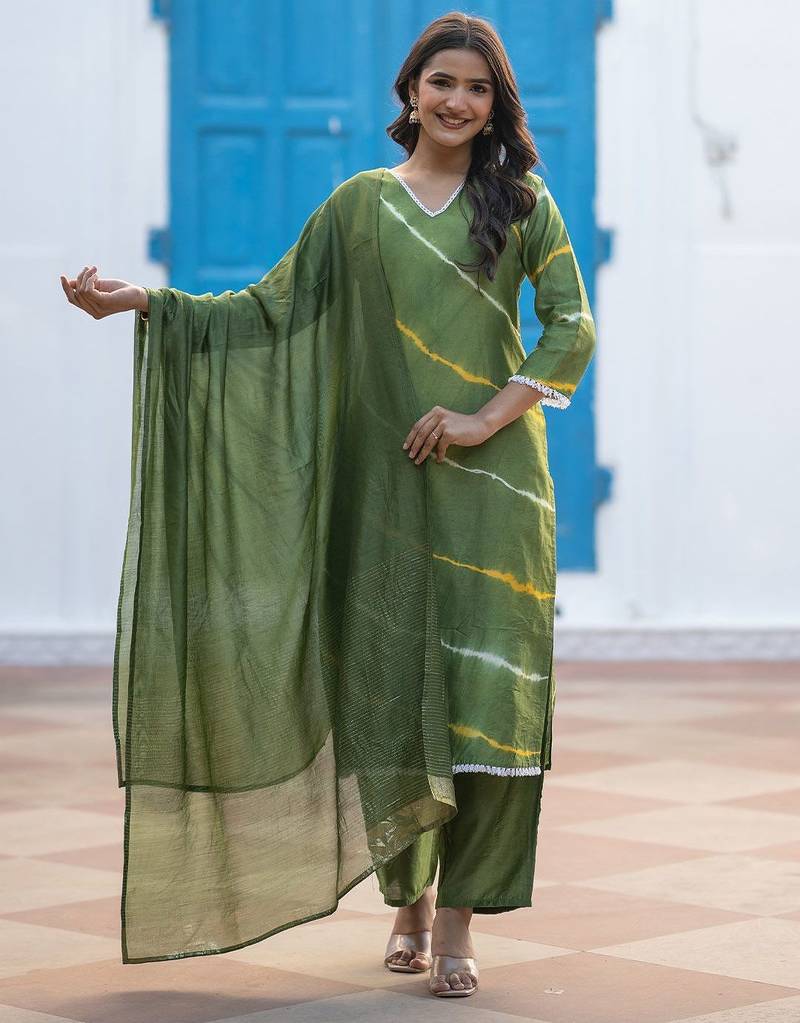 Women Dyed Regular Pure Silk Kurta with Trousers & With Dupatta
