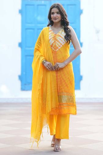 Women Dyed Regular Pure Silk Kurta with Trousers & With Dupatta