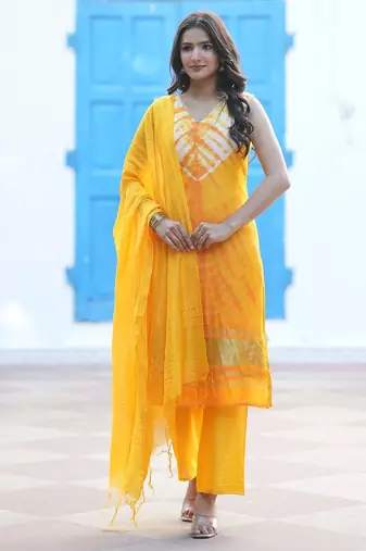 Women Dyed Regular Pure Silk Kurta with Trousers & With Dupatta