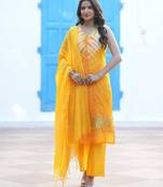 Women Dyed Regular Pure Silk Kurta with Trousers & With Dupatta