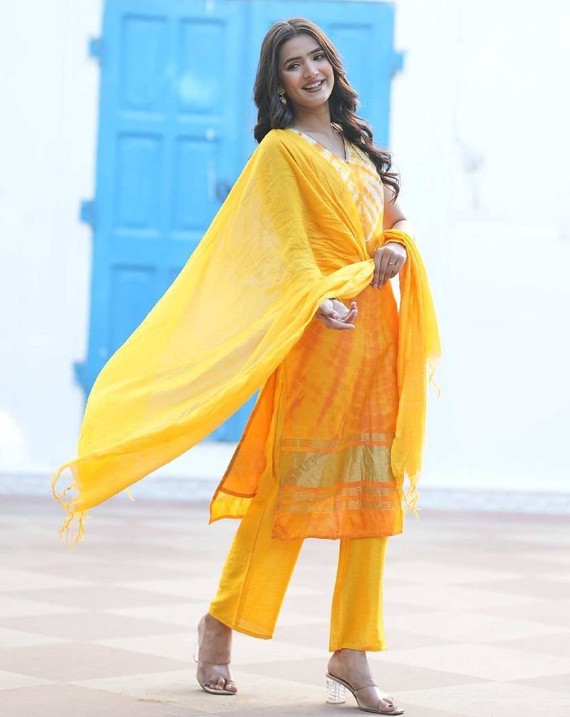 Women Dyed Regular Pure Silk Kurta with Trousers & With Dupatta