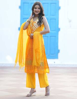 Women Dyed Regular Pure Silk Kurta with Trousers & With Dupatta 4