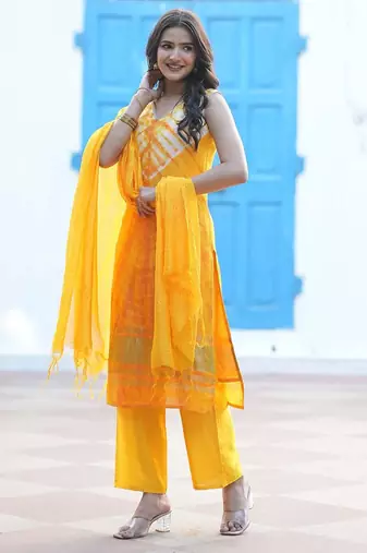 Women Dyed Regular Pure Silk Kurta with Trousers & With Dupatta