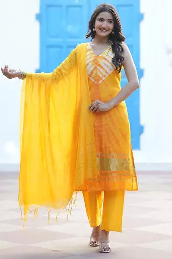 Women Dyed Regular Pure Silk Kurta with Trousers & With Dupatta