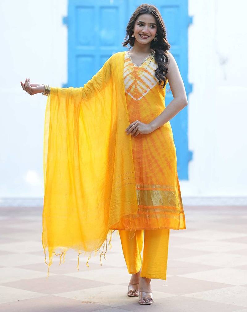 Women Dyed Regular Pure Silk Kurta with Trousers & With Dupatta