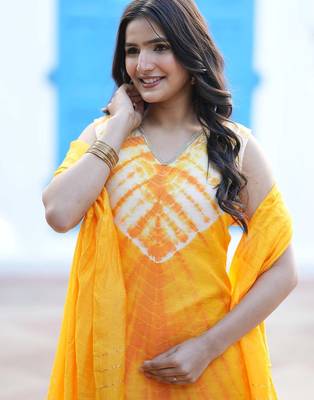 Women Dyed Regular Pure Silk Kurta with Trousers & With Dupatta 7