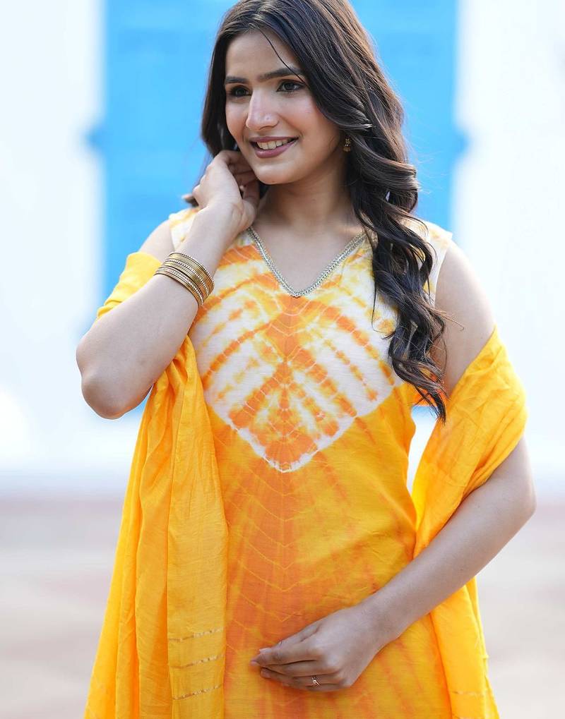 Women Dyed Regular Pure Silk Kurta with Trousers & With Dupatta