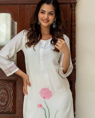 Women Floral Printed Regular Thread Work Pure Silk Kurta with Trousers 2