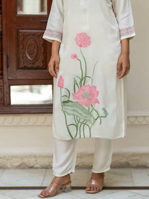 Women Floral Printed Regular Thread Work Pure Silk Kurta with Trousers 7