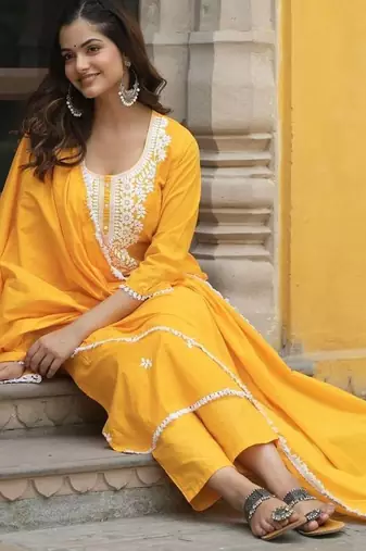 Women Ethnic Motifs Embroidered Regular Thread Work Pure Cotton Kurta with Trousers & With Dupatta