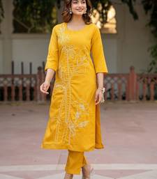 Women Floral Embroidered Cotton Kurta with Trousers