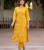Women Floral Embroidered Cotton Kurta with Trousers