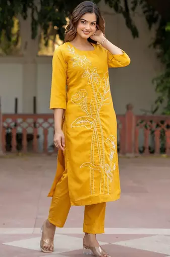 Women Floral Embroidered Cotton Kurta with Trousers