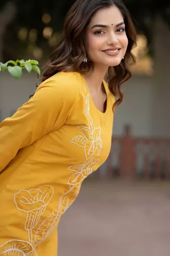 Women Floral Embroidered Cotton Kurta with Trousers