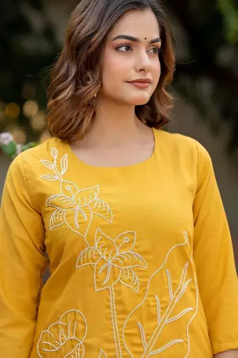 Women Floral Embroidered Cotton Kurta with Trousers