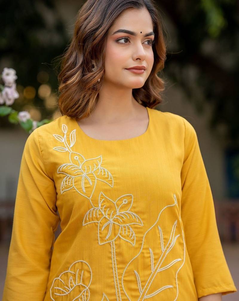 Women Floral Embroidered Cotton Kurta with Trousers