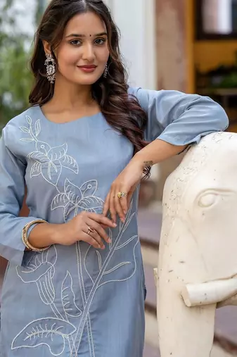 Floral Embroidered Thread Work Pure Cotton Kurta With Trouser
